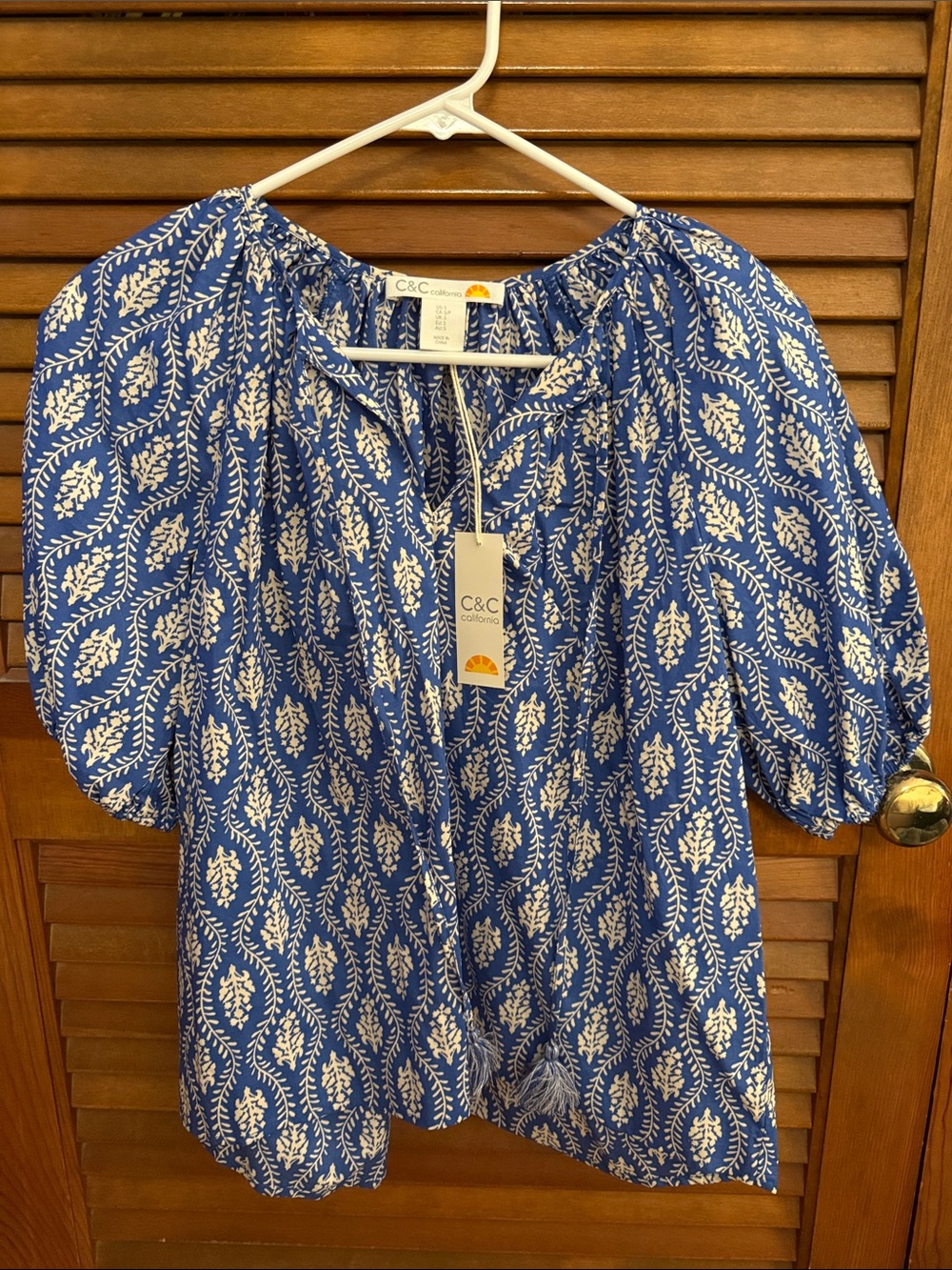 C&C California Blue and White Printed Puff-Sleeve Blouse